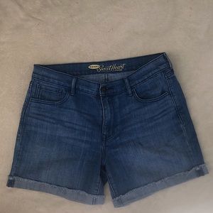 Size 8 women’s Old Navy brand “Sweet Heart” style denim shorts.